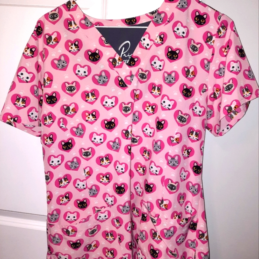 Maevn Pink Scrub top cat print size M
